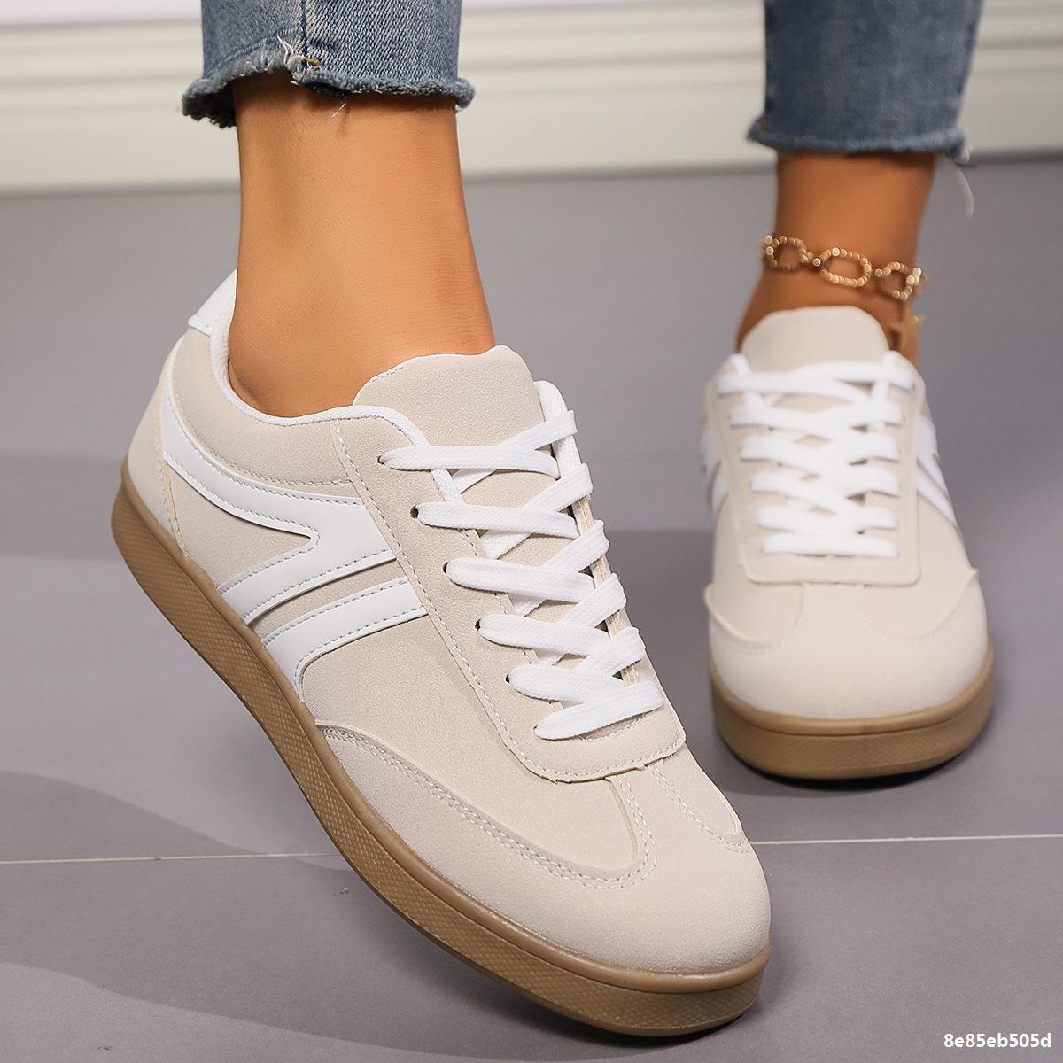 chaussures de sport à la mode