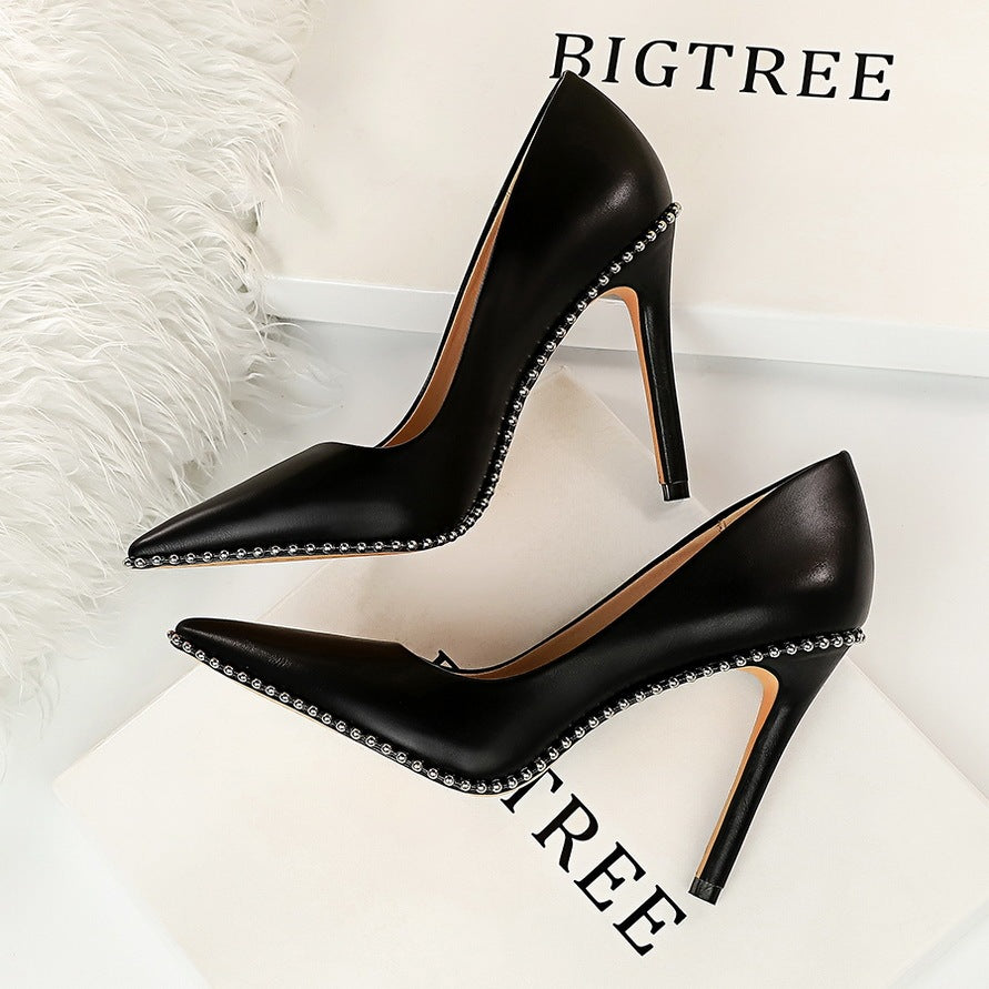 Talons hauts cloutés