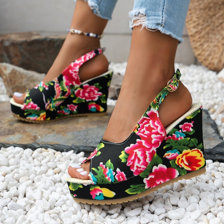 Sandales compensées , broderies à la mode européenne