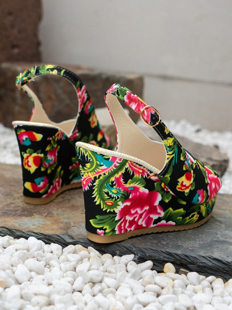 Sandales compensées , broderies à la mode européenne