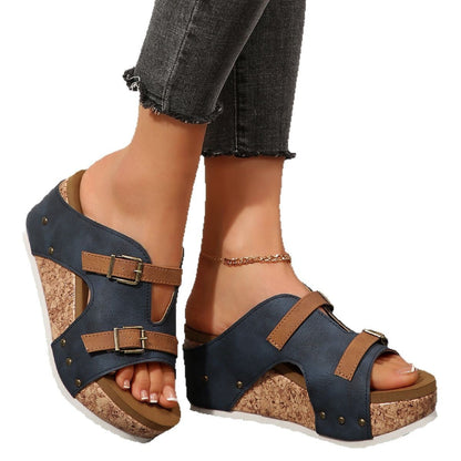 Sandales compensées à bout ouvert.