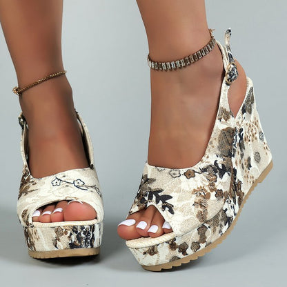 Sandales compensées , broderies à la mode européenne.