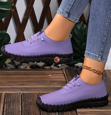 Chaussures orthopédiques souples et respirantes.