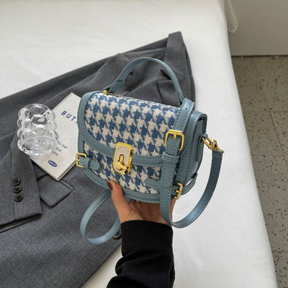 Sac à bandoulière à motif pied-de-poule.