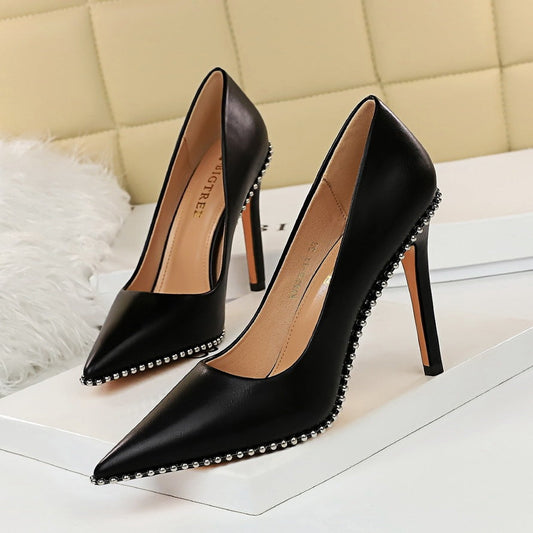Talons hauts cloutés
