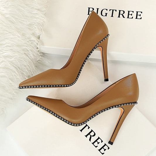 Talons hauts cloutés