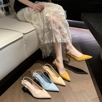 Talons aiguilles pointus.