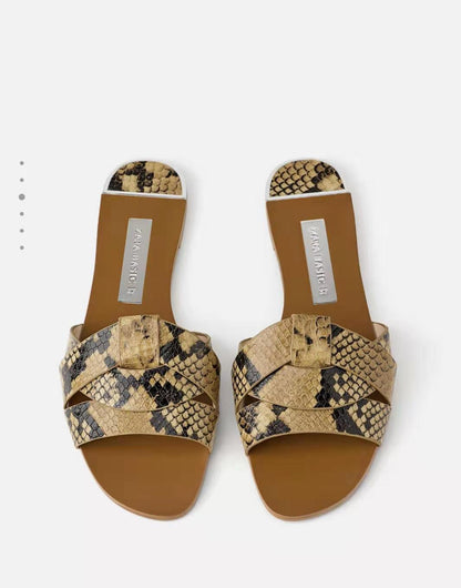 Sandales à brides croisées