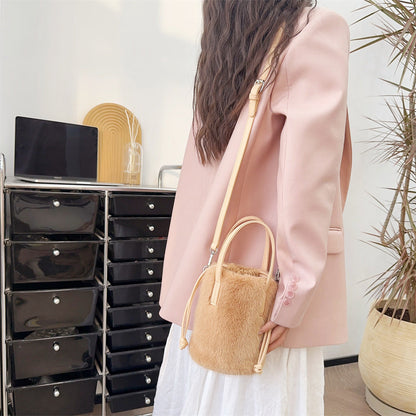 Sac à main en peluche vintage.