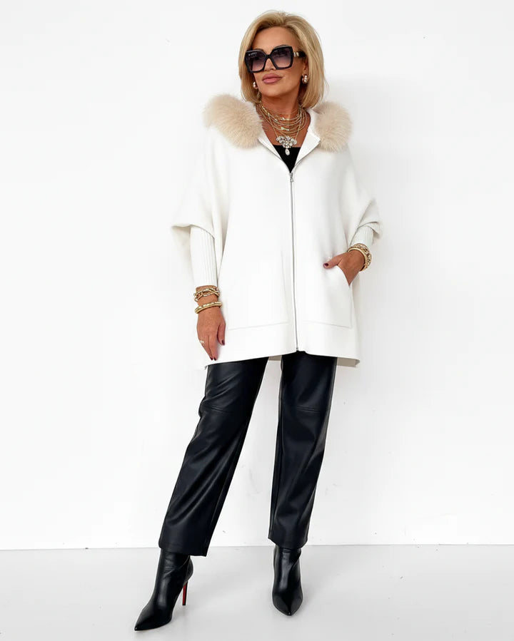 Cardigan à capuche en peluche tendance.