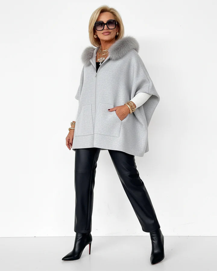 Cardigan à capuche en peluche tendance.