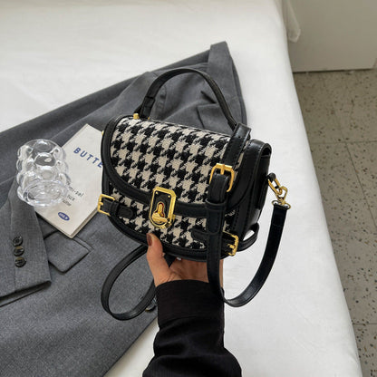 Sac à bandoulière à motif pied-de-poule.