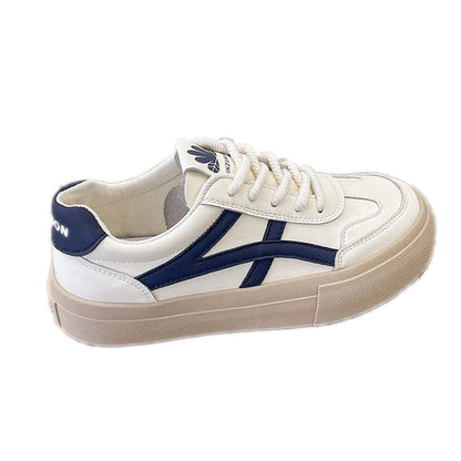 Chaussures à plateforme blanches.