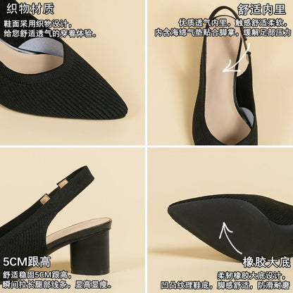 Sandales à talons épais et bout fermé.